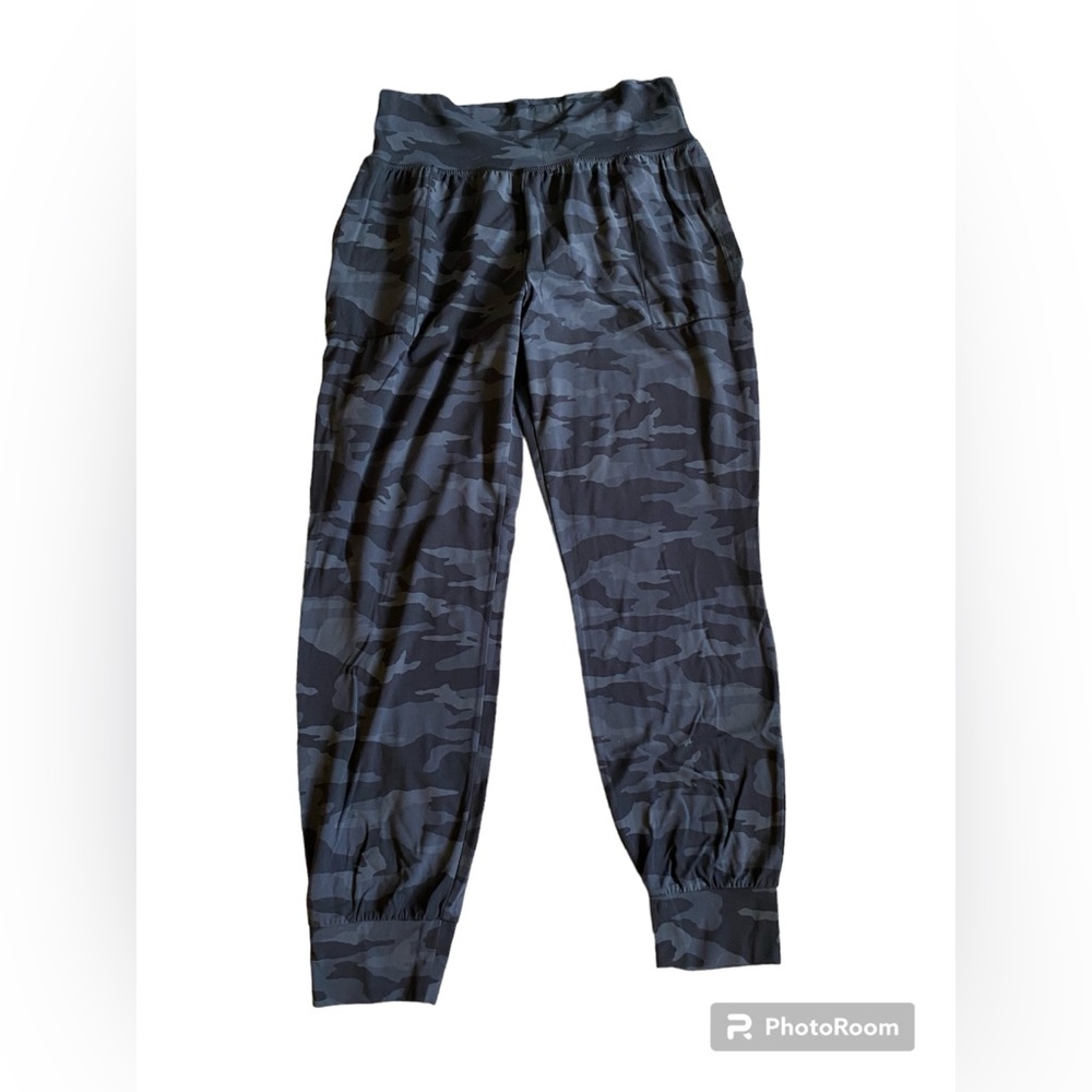 Athleta Salutation Camo Joggers